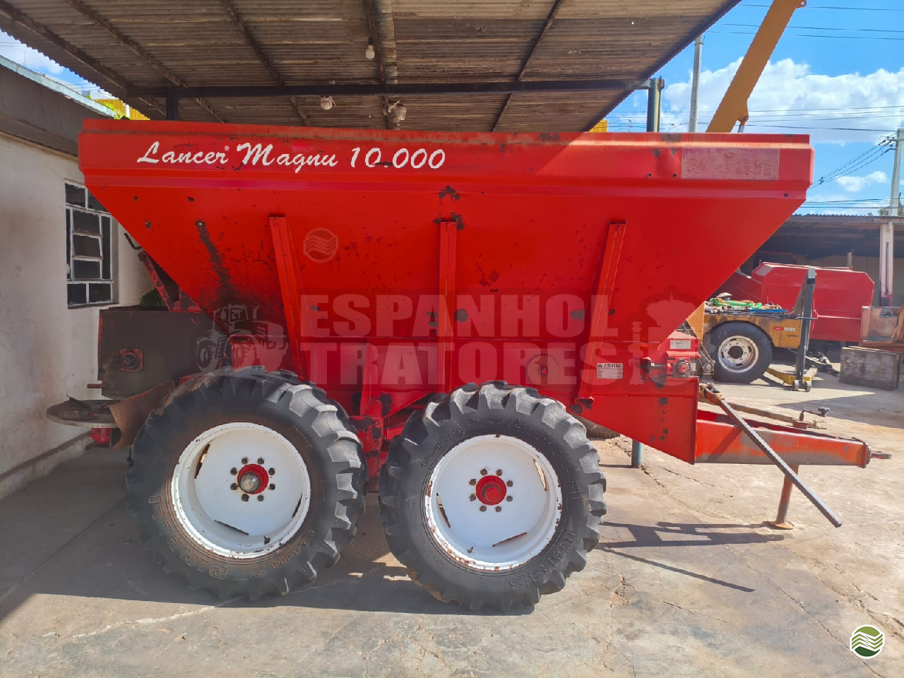 IMPLEMENTOS AGRICOLAS DISTRIBUIDOR CALCÁRIO 10000 Kg Espanhol Tratores GOIANIA GOIAS GO